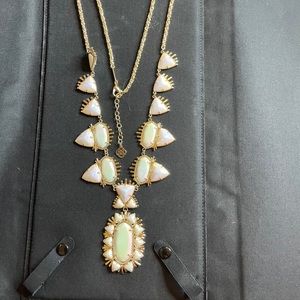 Kendra Scott like new ornate necklace